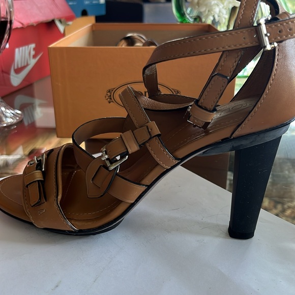 Tod’s sandals size 39/9. Used a handful of times. - Picture 4 of 6